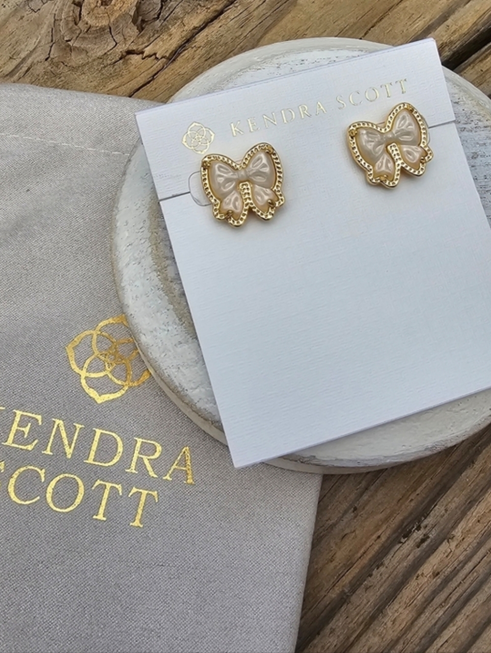 Kendra Scott Pearl Bow Earringa